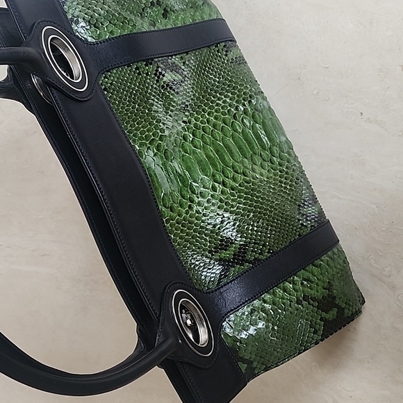Judith Leiber Green and Black purse Genuine Python - Picture 14 of 15